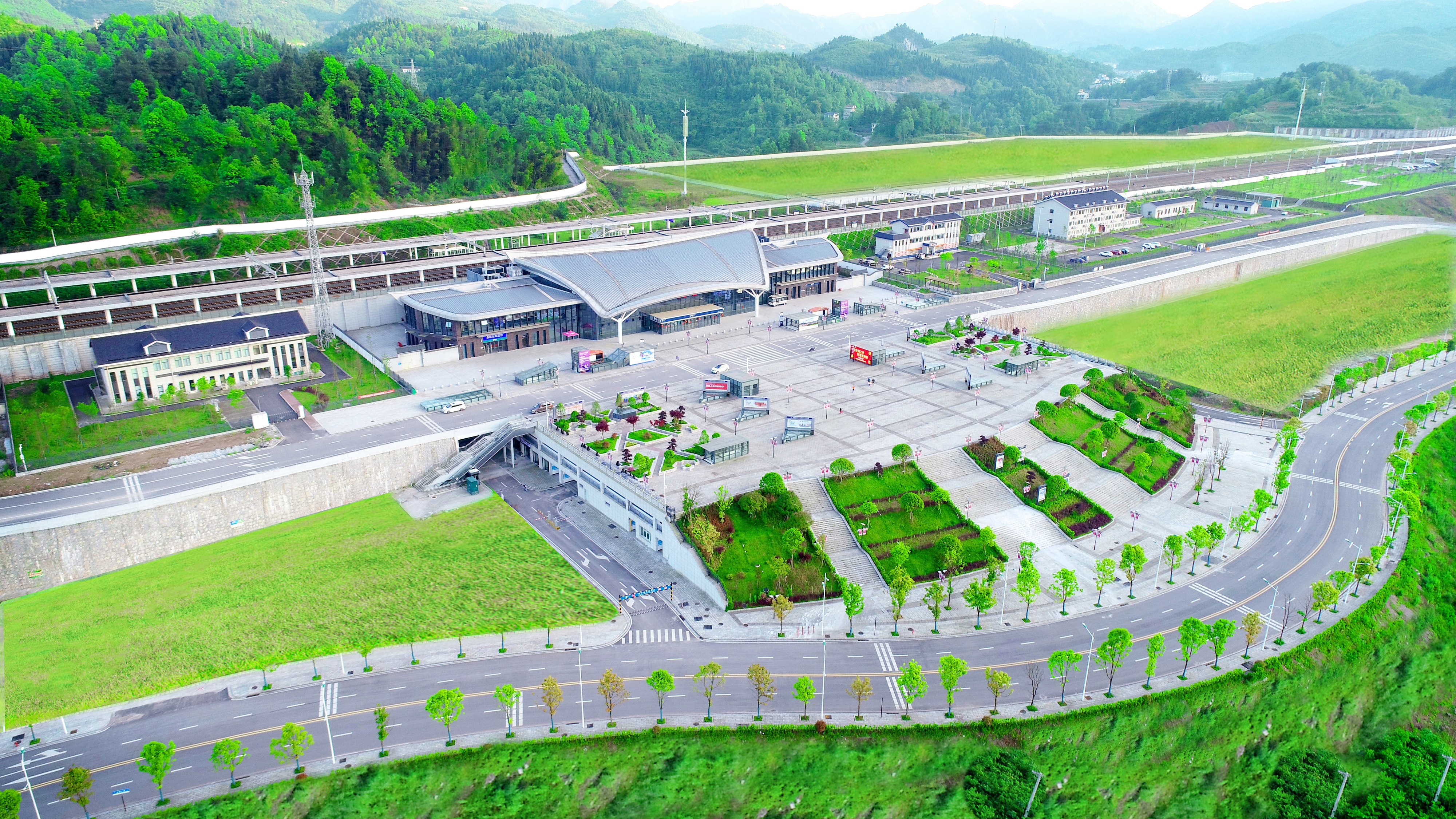 桑植縣高鐵站 榮獲“安全生產(chǎn)標準化工地”